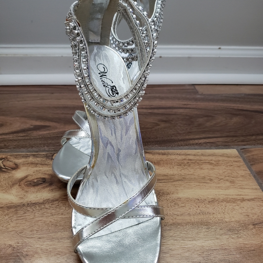 Shoes - Picture 2 of 4